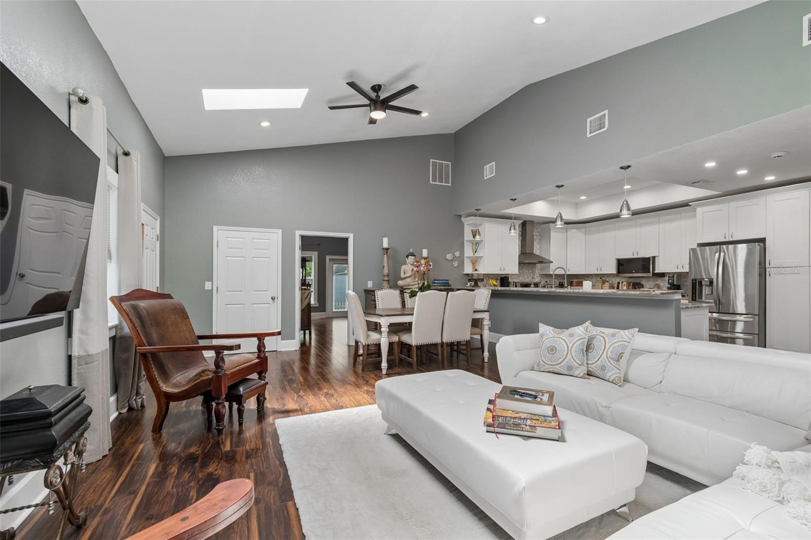 Image 13 of 52 For 1024 16th Avenue N