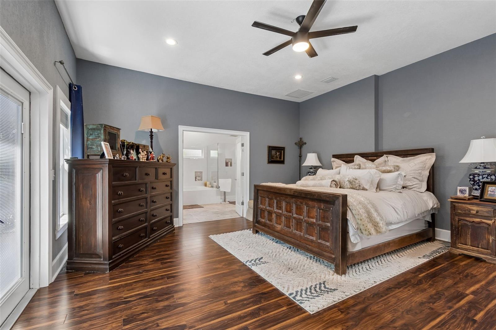 Image 19 of 52 For 1024 16th Avenue N