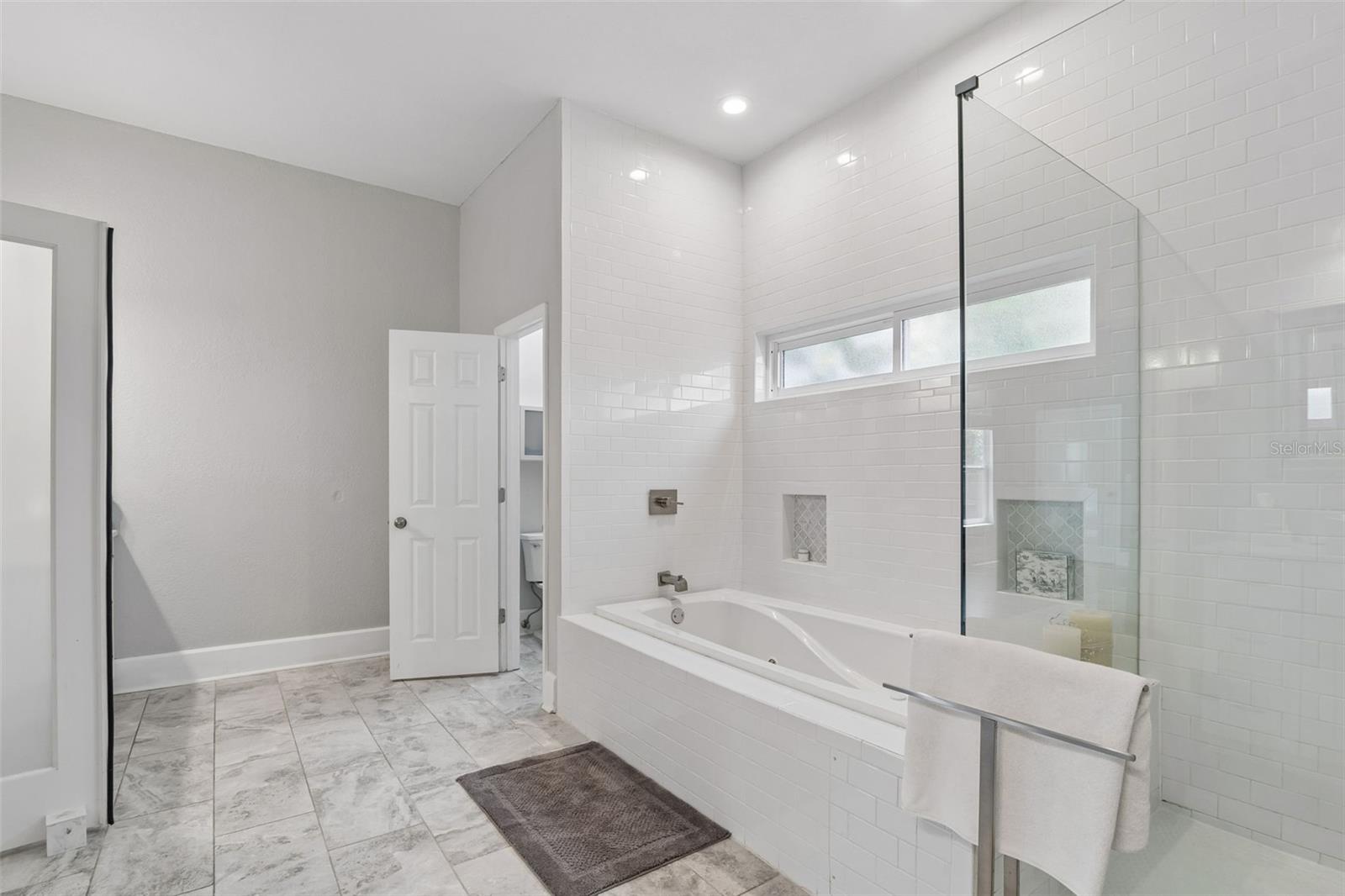 Image 23 of 52 For 1024 16th Avenue N