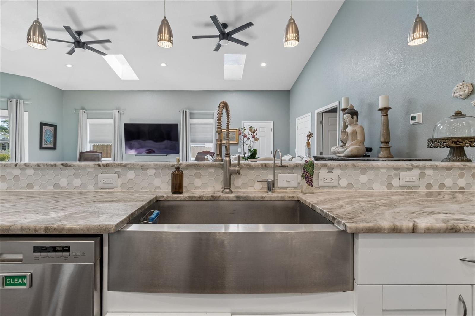 Image 9 of 52 For 1024 16th Avenue N