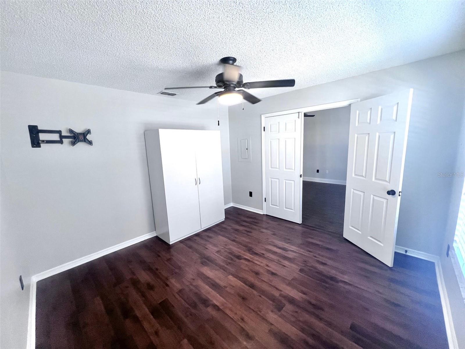 Image 13 of 48 For 7828 Hardwick Drive 927