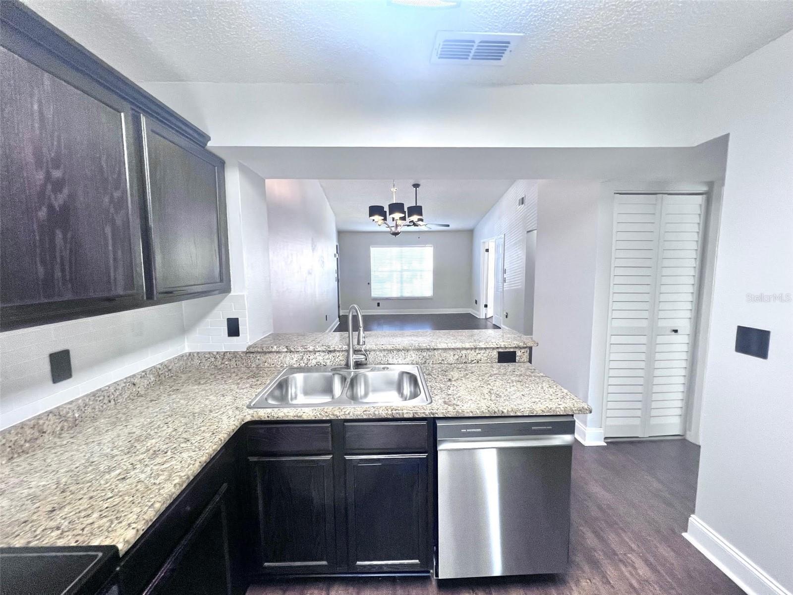 Image 25 of 48 For 7828 Hardwick Drive 927