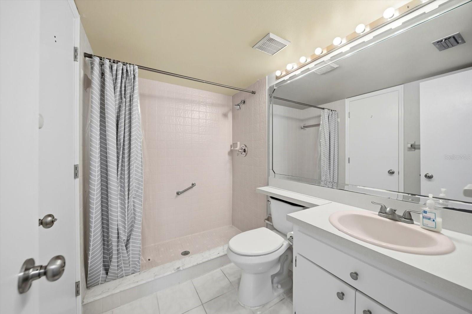 Image 24 of 31 For 6826 Stones Throw Circle N 11206