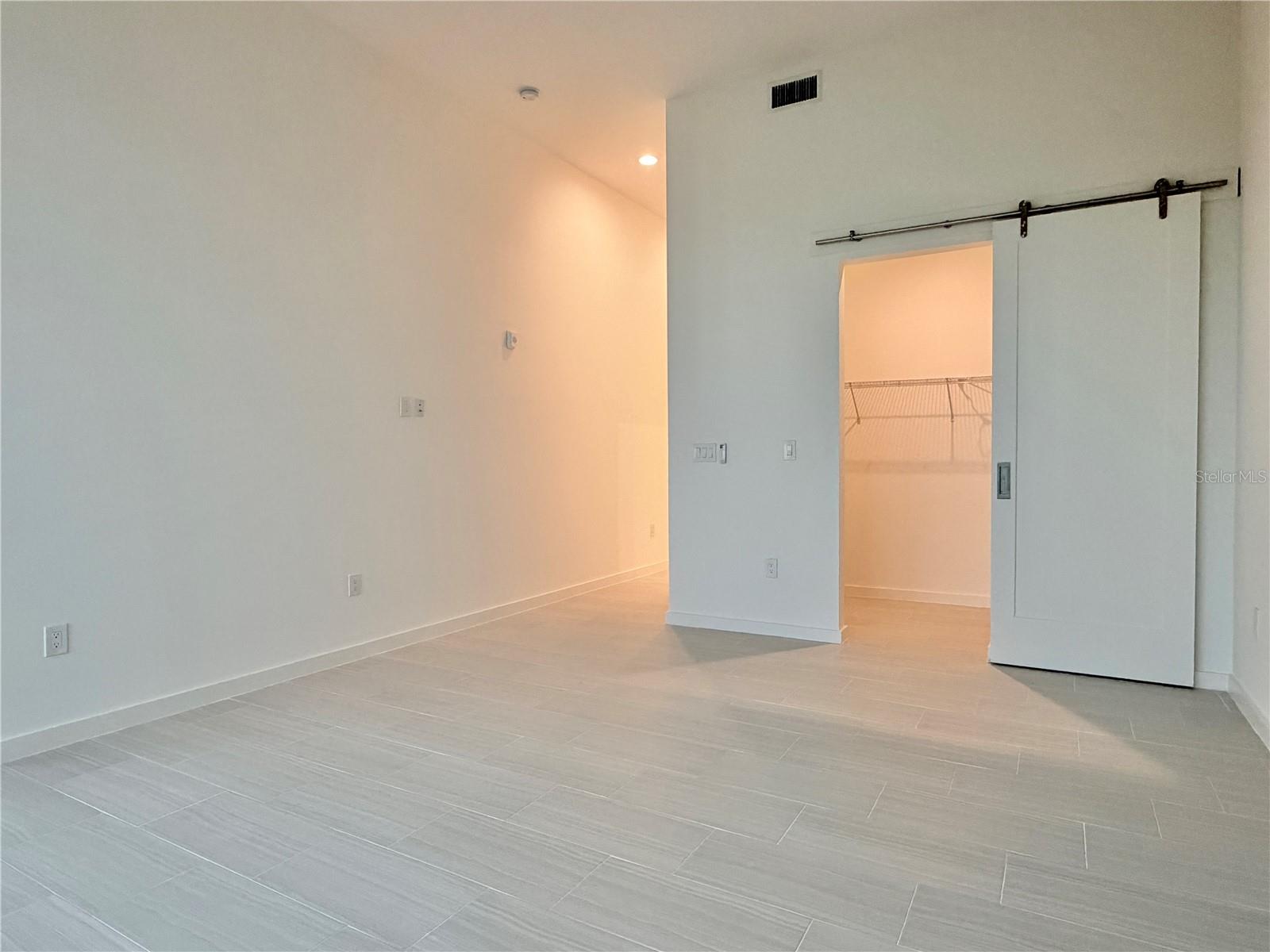 Image 26 of 80 For 920 Osceola Avenue 804