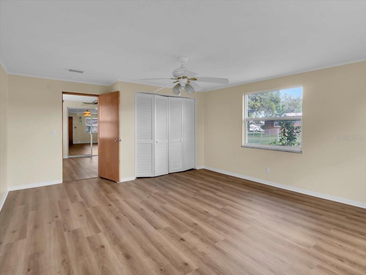 Image 12 of 36 For 37136 Mandarin Avenue