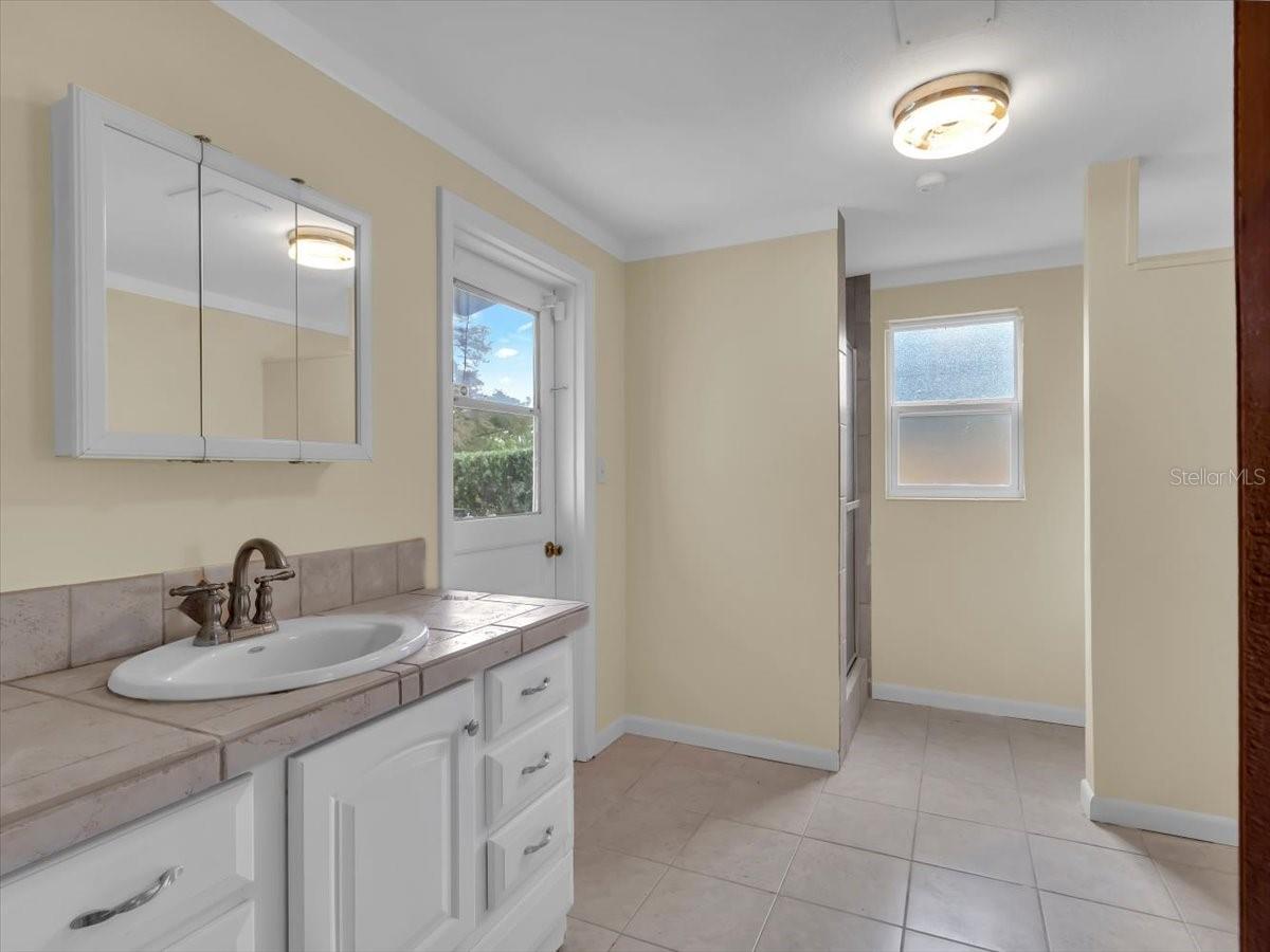 Image 14 of 36 For 37136 Mandarin Avenue