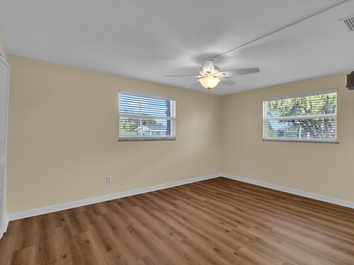 Image 15 of 36 For 37136 Mandarin Avenue