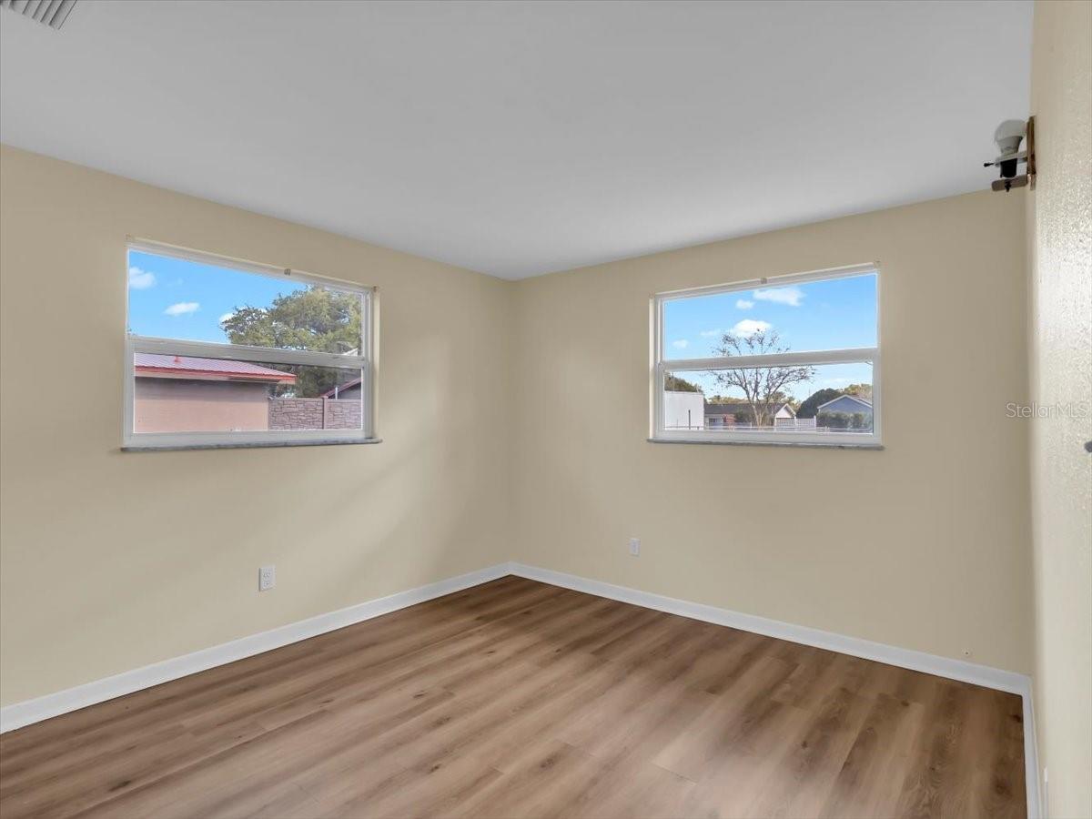 Image 18 of 36 For 37136 Mandarin Avenue