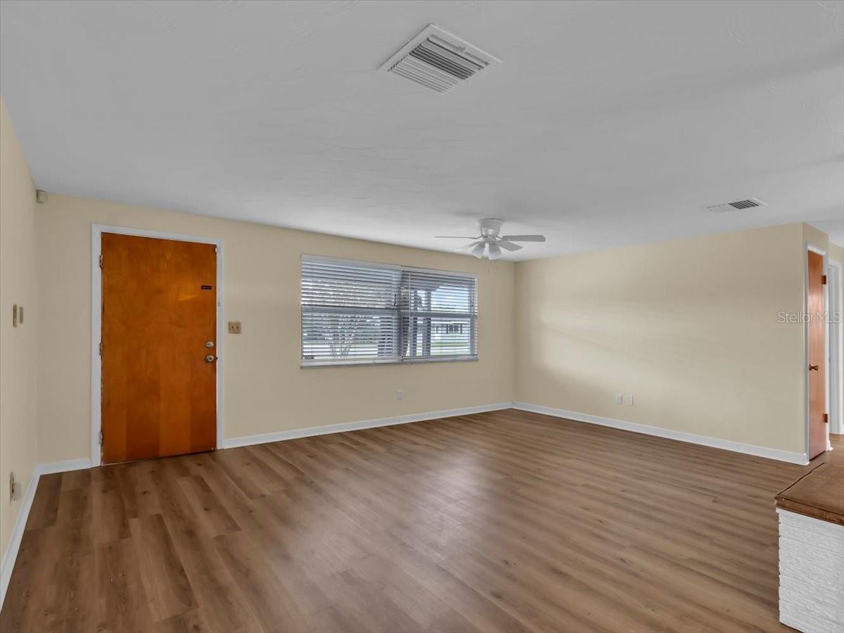 Image 3 of 36 For 37136 Mandarin Avenue