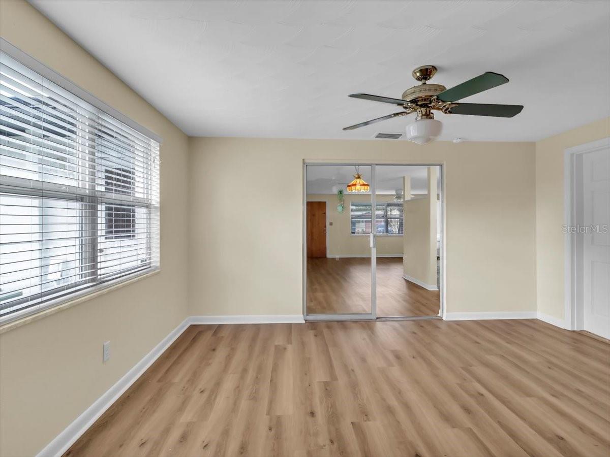 Image 4 of 36 For 37136 Mandarin Avenue