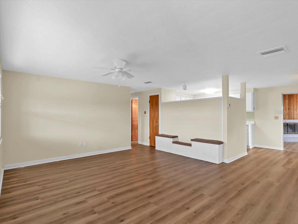 Image 5 of 36 For 37136 Mandarin Avenue