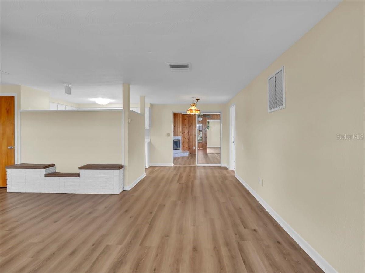 Image 6 of 36 For 37136 Mandarin Avenue