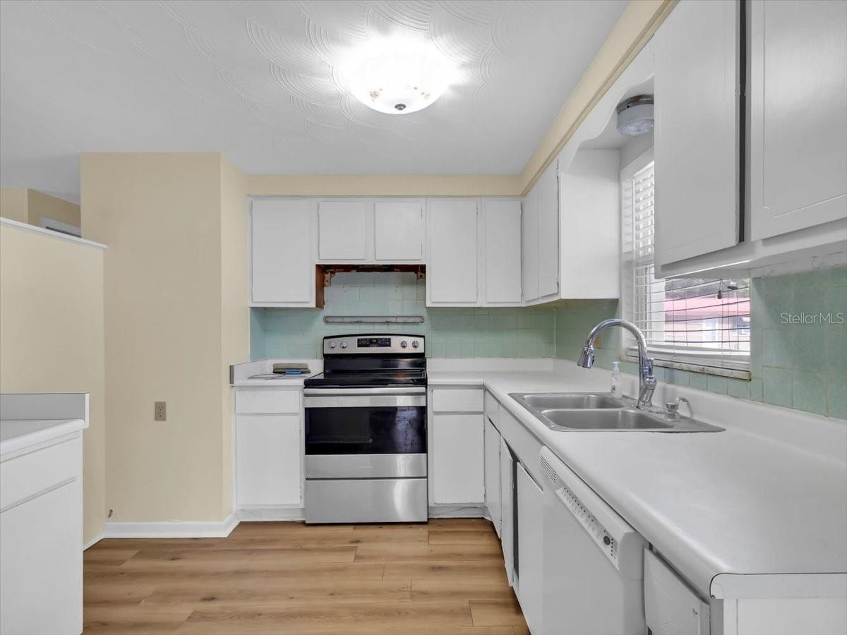 Image 7 of 36 For 37136 Mandarin Avenue