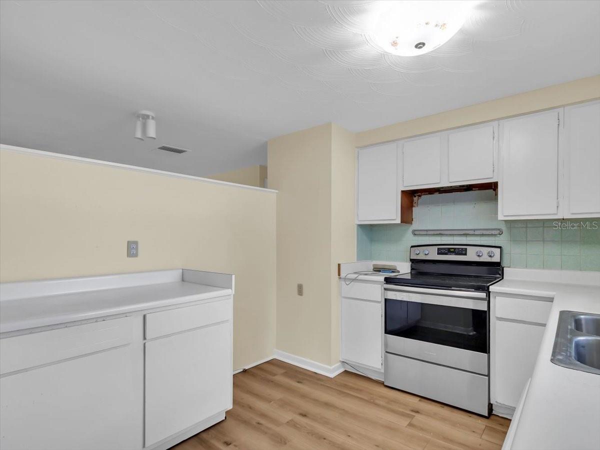 Image 8 of 36 For 37136 Mandarin Avenue