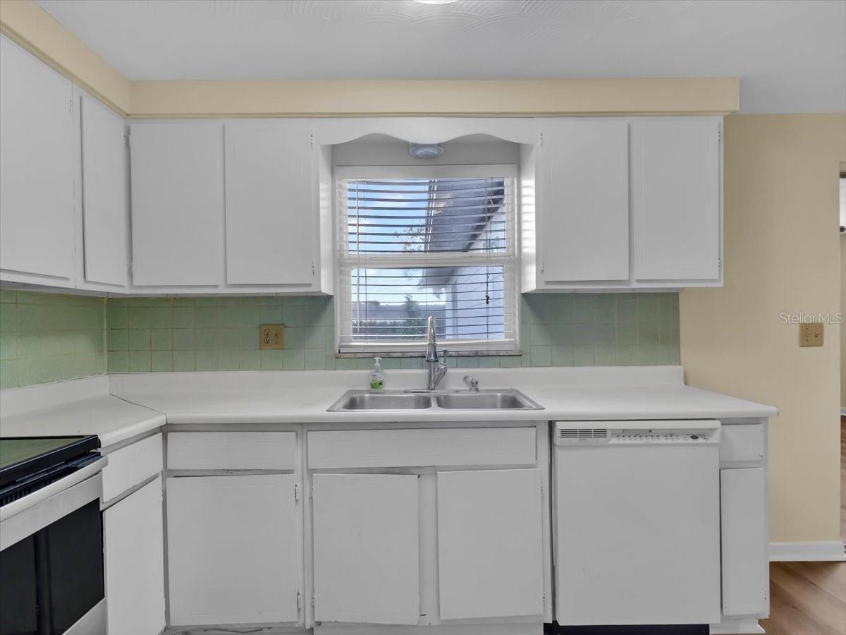 Image 9 of 36 For 37136 Mandarin Avenue