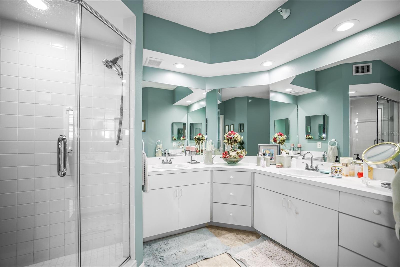 Image 21 of 45 For 6399 Shoreline Drive 4305