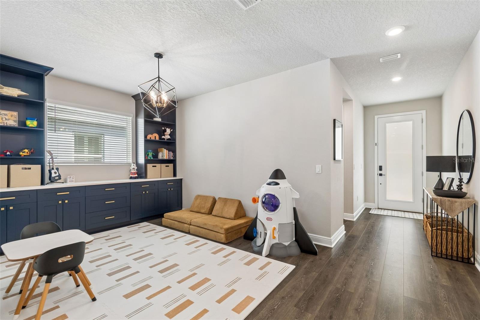 Image 10 of 86 For 4911 Lakeshore Oaks Court