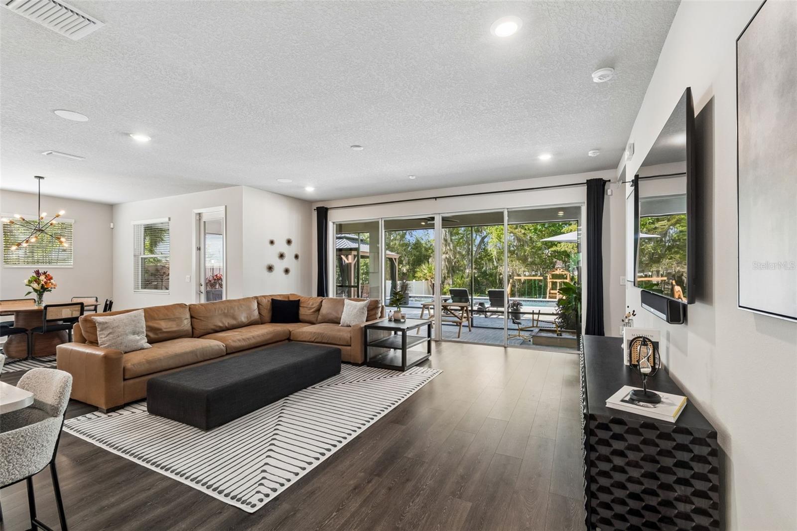 Image 11 of 86 For 4911 Lakeshore Oaks Court