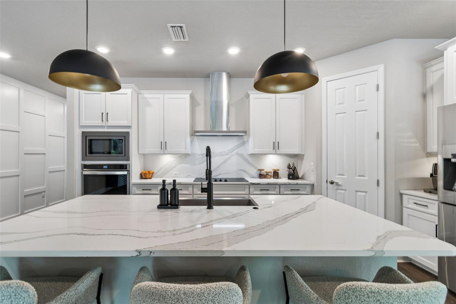 Image 13 of 86 For 4911 Lakeshore Oaks Court