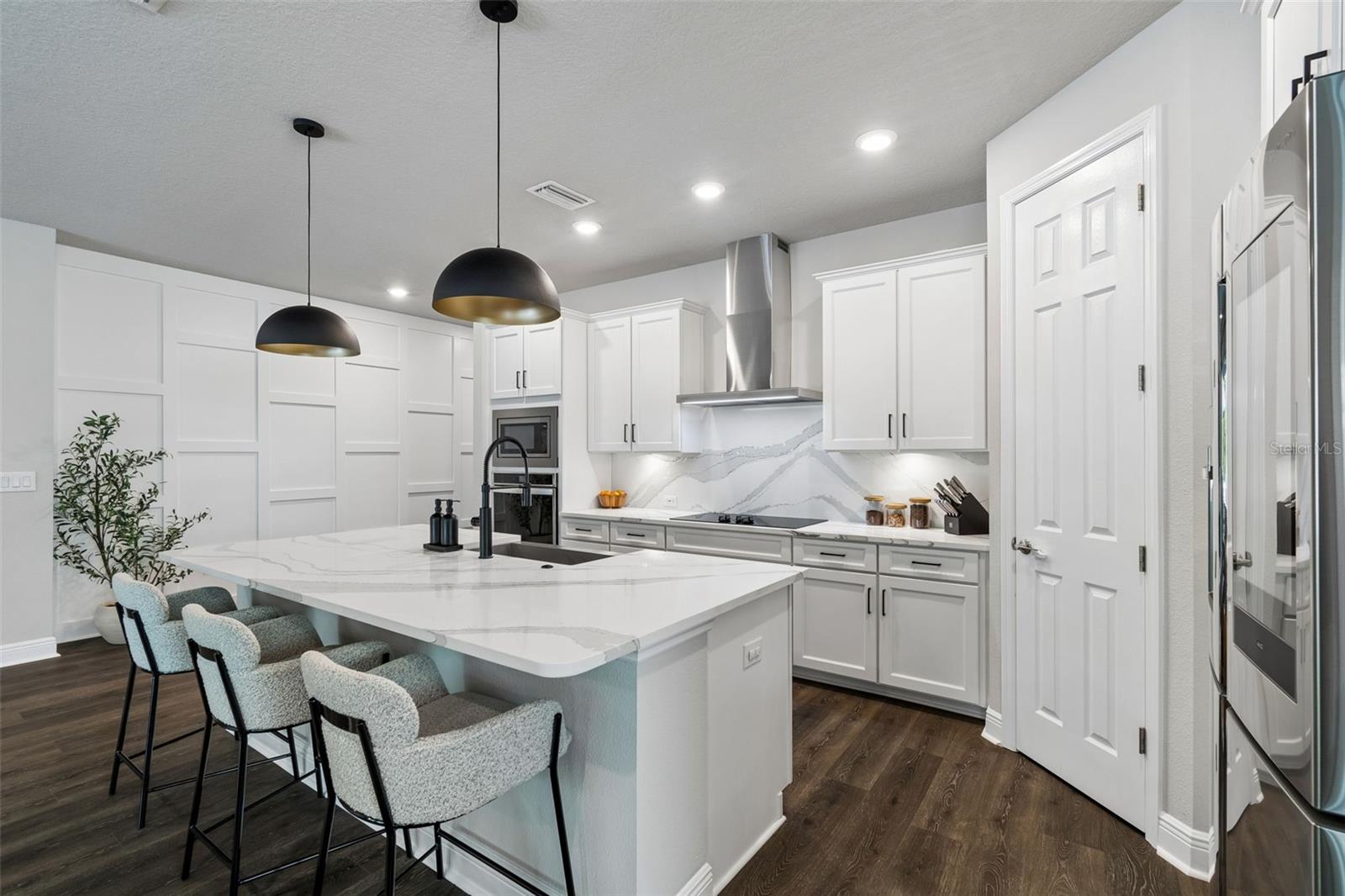 Image 14 of 86 For 4911 Lakeshore Oaks Court