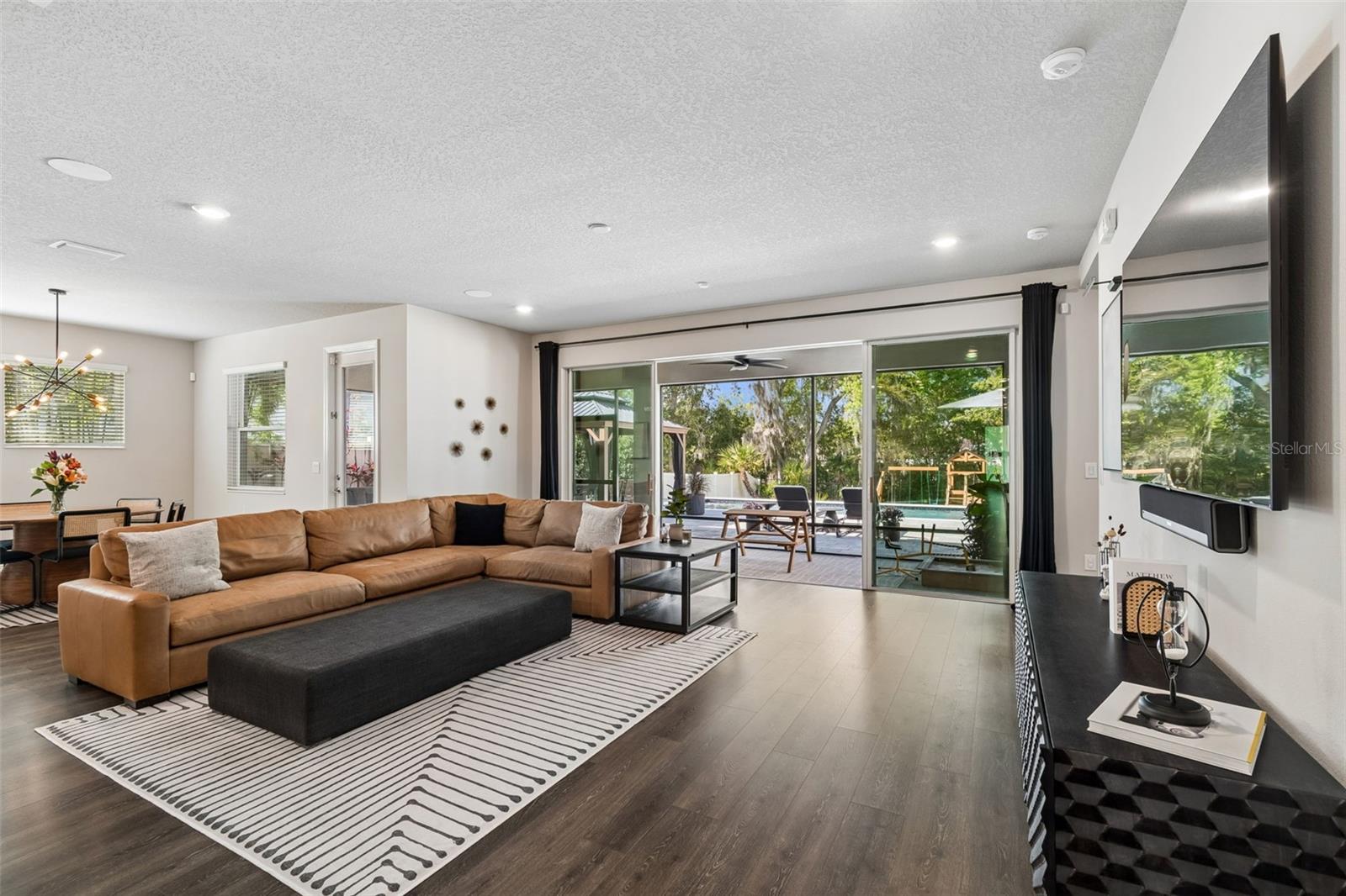 Image 23 of 86 For 4911 Lakeshore Oaks Court