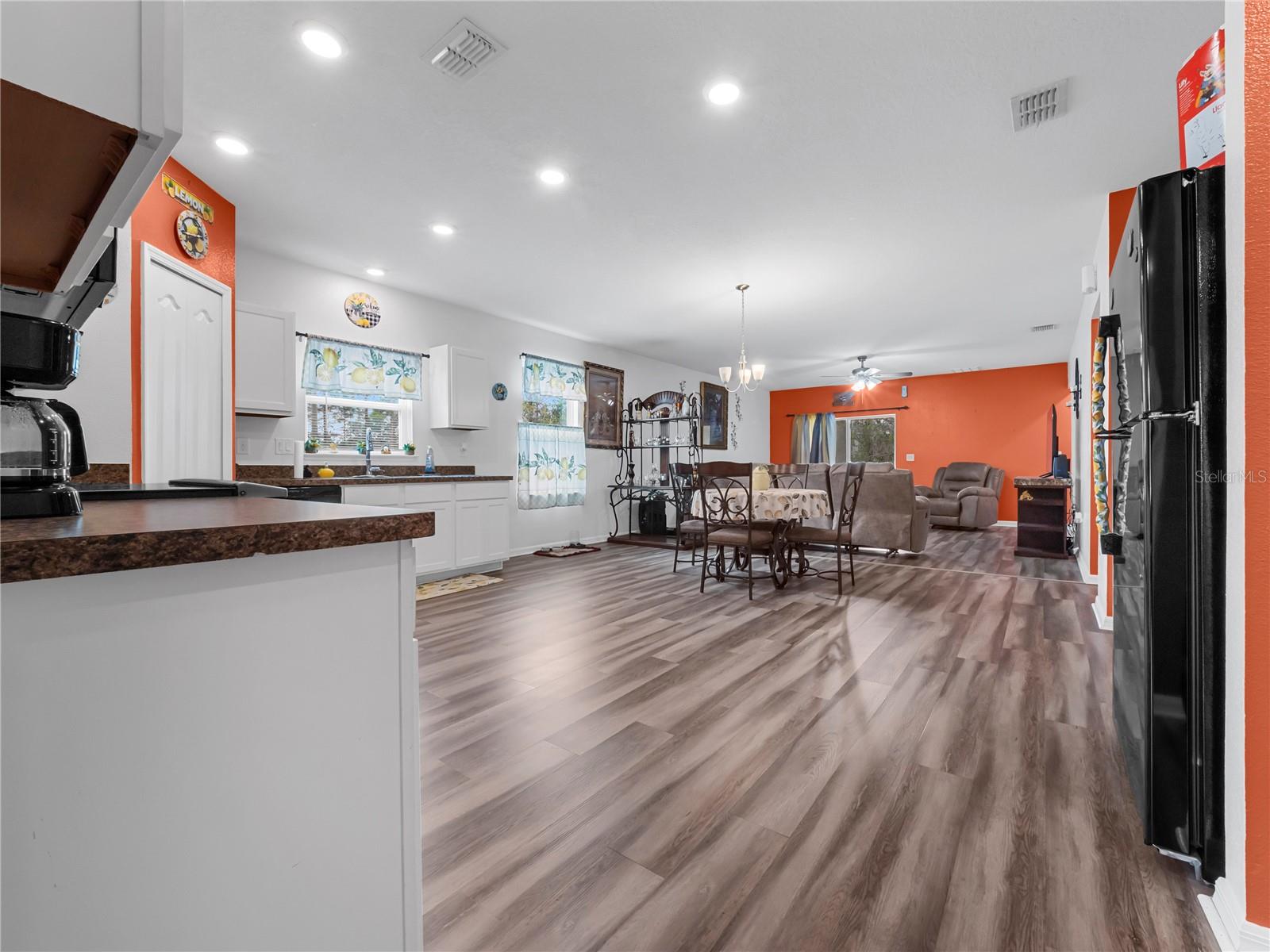 Listing photo id 13 for 13485 Resort Avenue