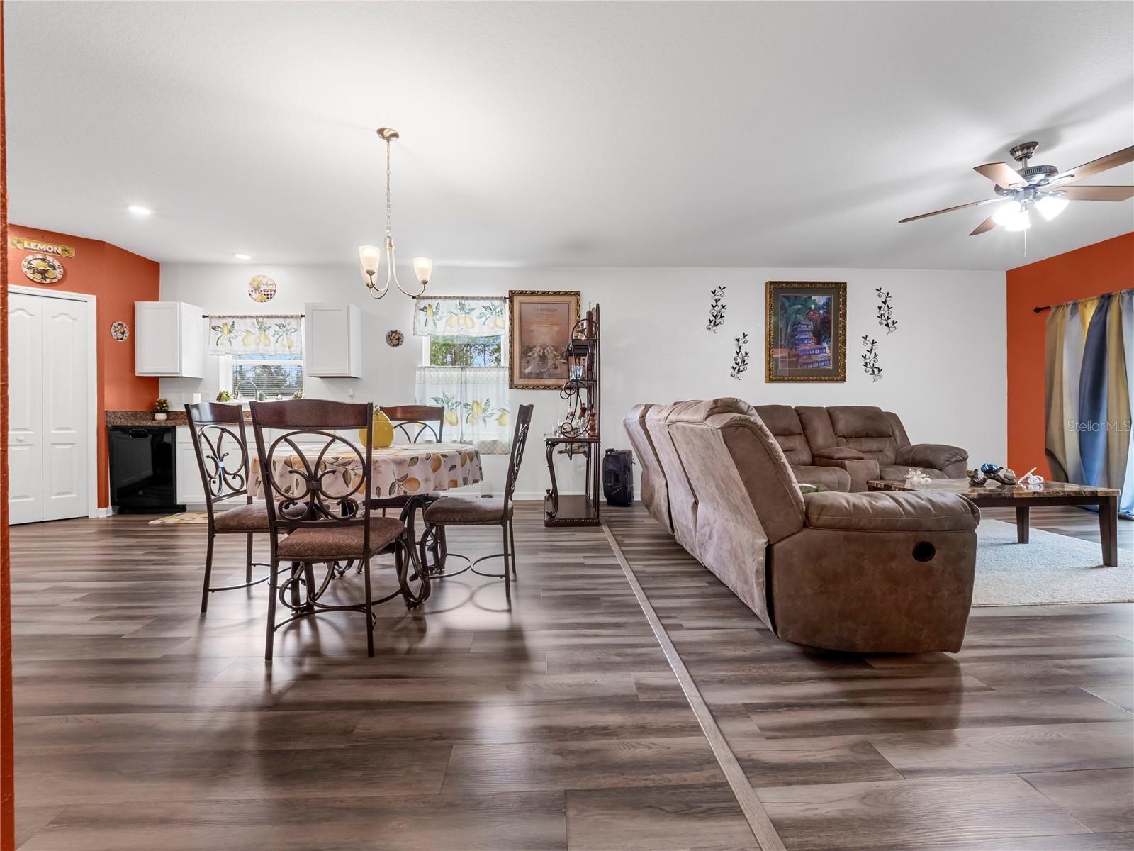 Listing photo id 16 for 13485 Resort Avenue