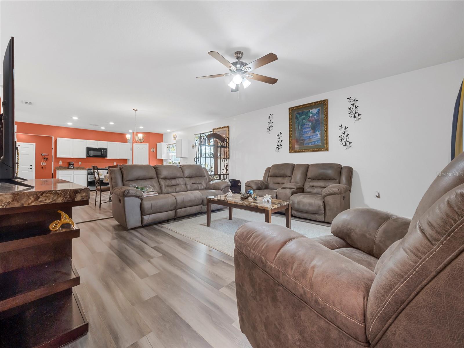 Listing photo id 18 for 13485 Resort Avenue