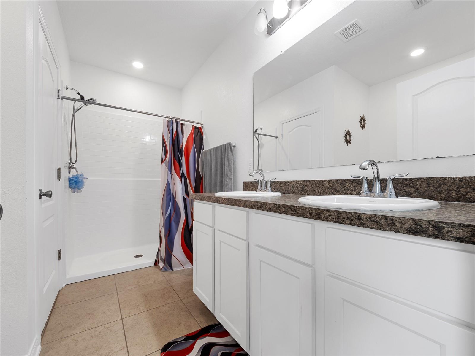 Listing photo id 21 for 13485 Resort Avenue