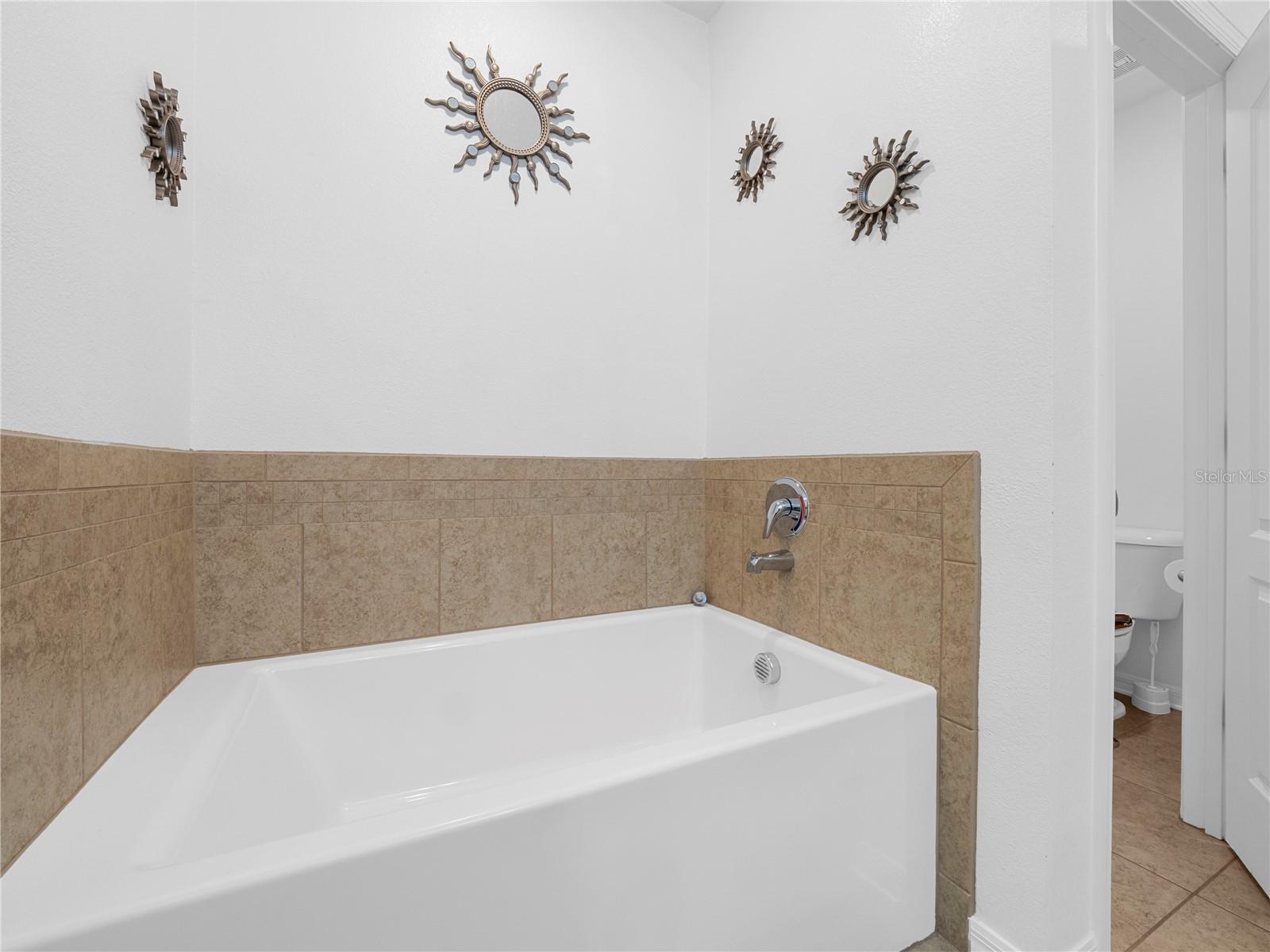 Listing photo id 23 for 13485 Resort Avenue