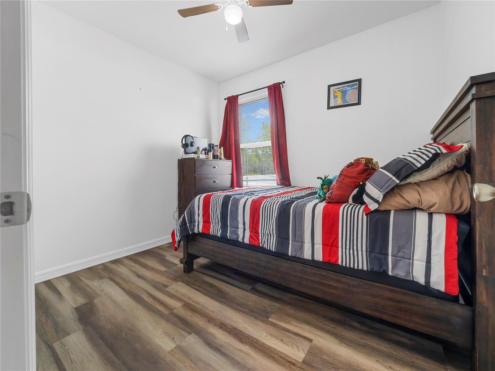 Listing photo id 31 for 13485 Resort Avenue