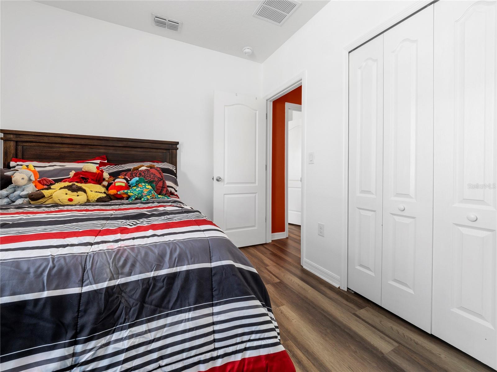 Listing photo id 32 for 13485 Resort Avenue