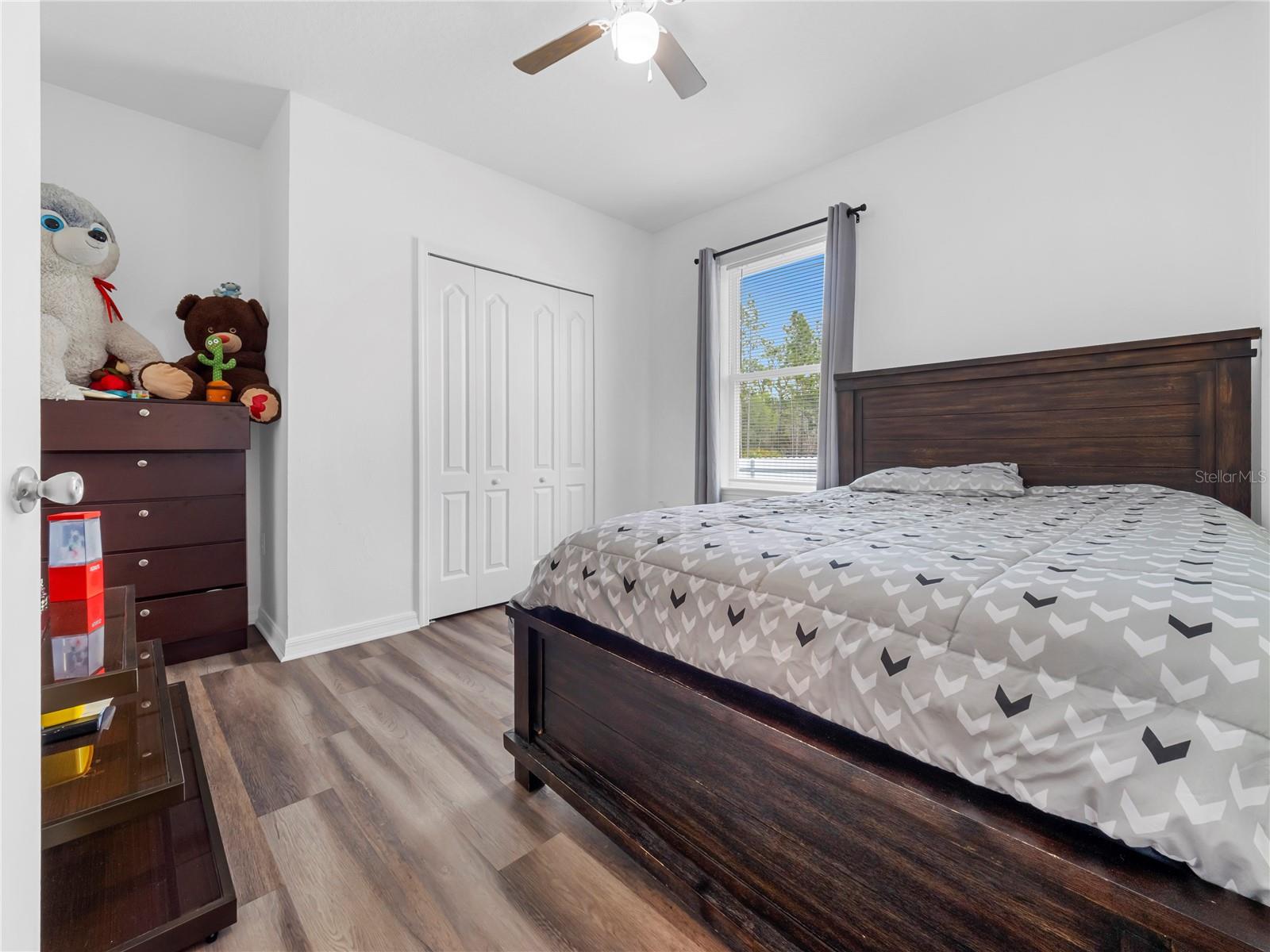 Listing photo id 35 for 13485 Resort Avenue