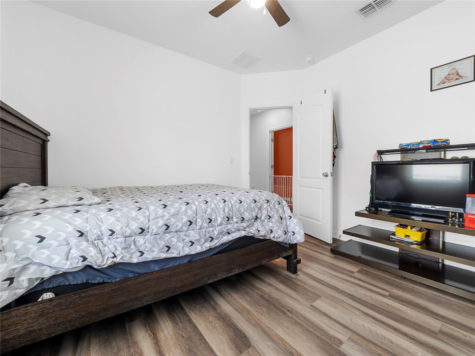 Listing photo id 36 for 13485 Resort Avenue