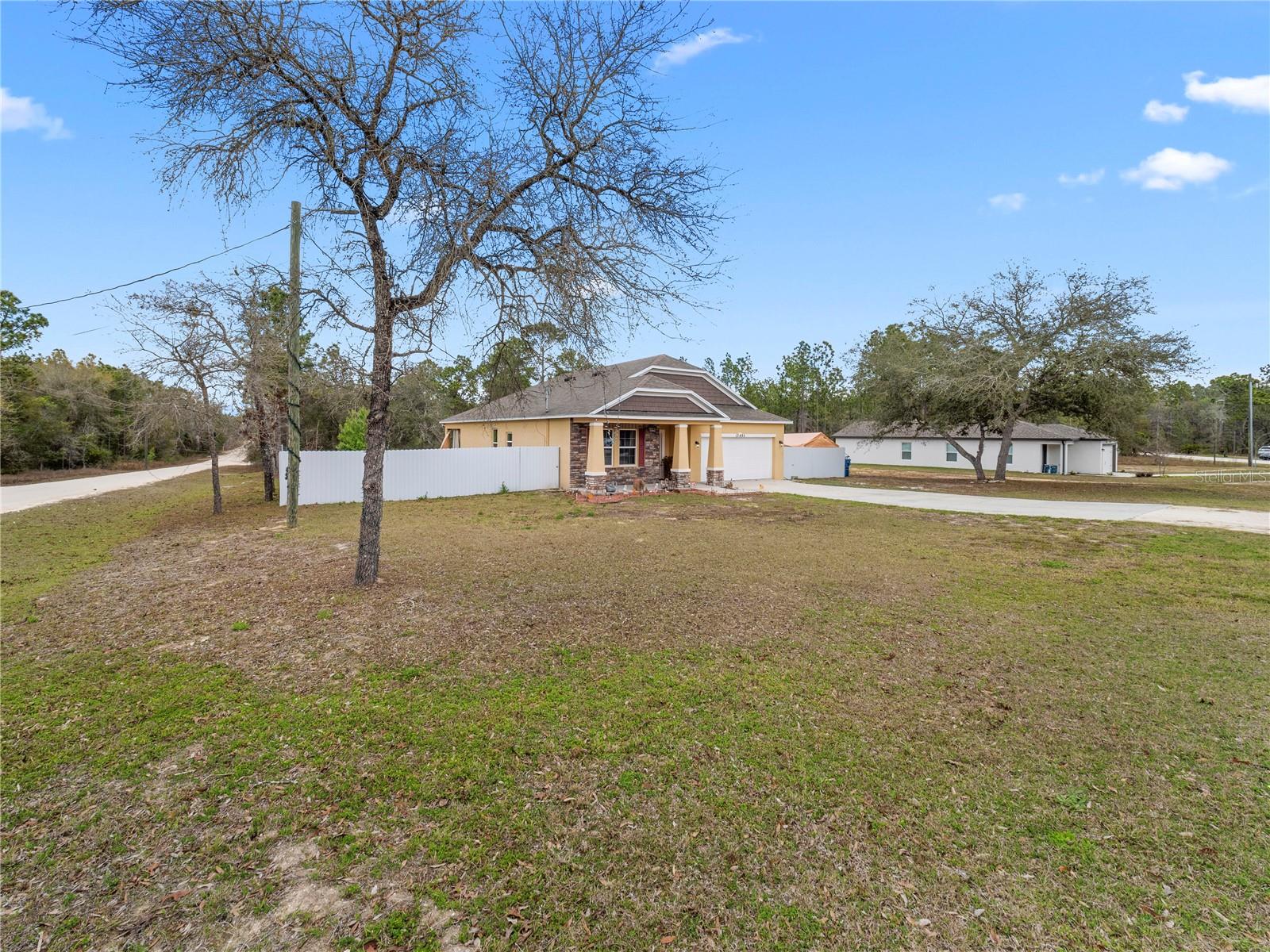 Listing photo id 3 for 13485 Resort Avenue