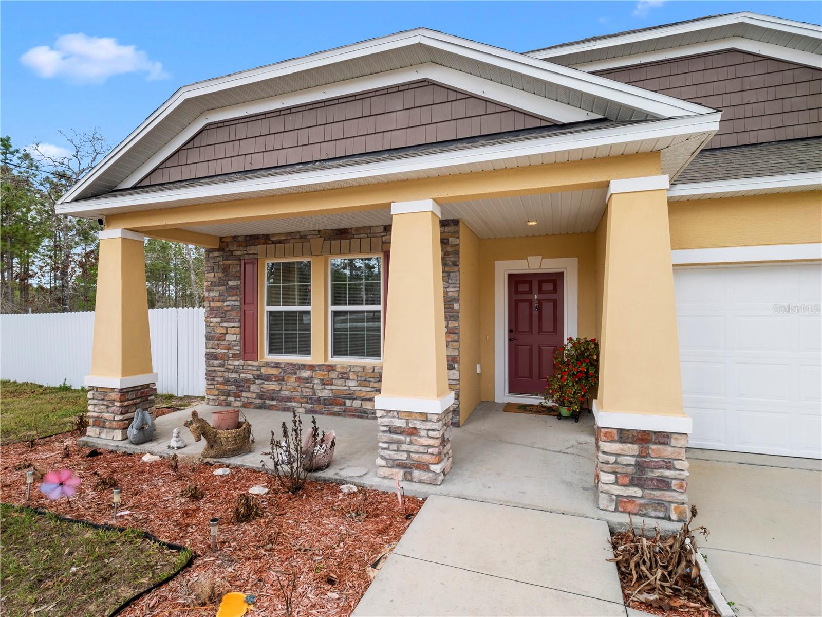 Listing photo id 5 for 13485 Resort Avenue