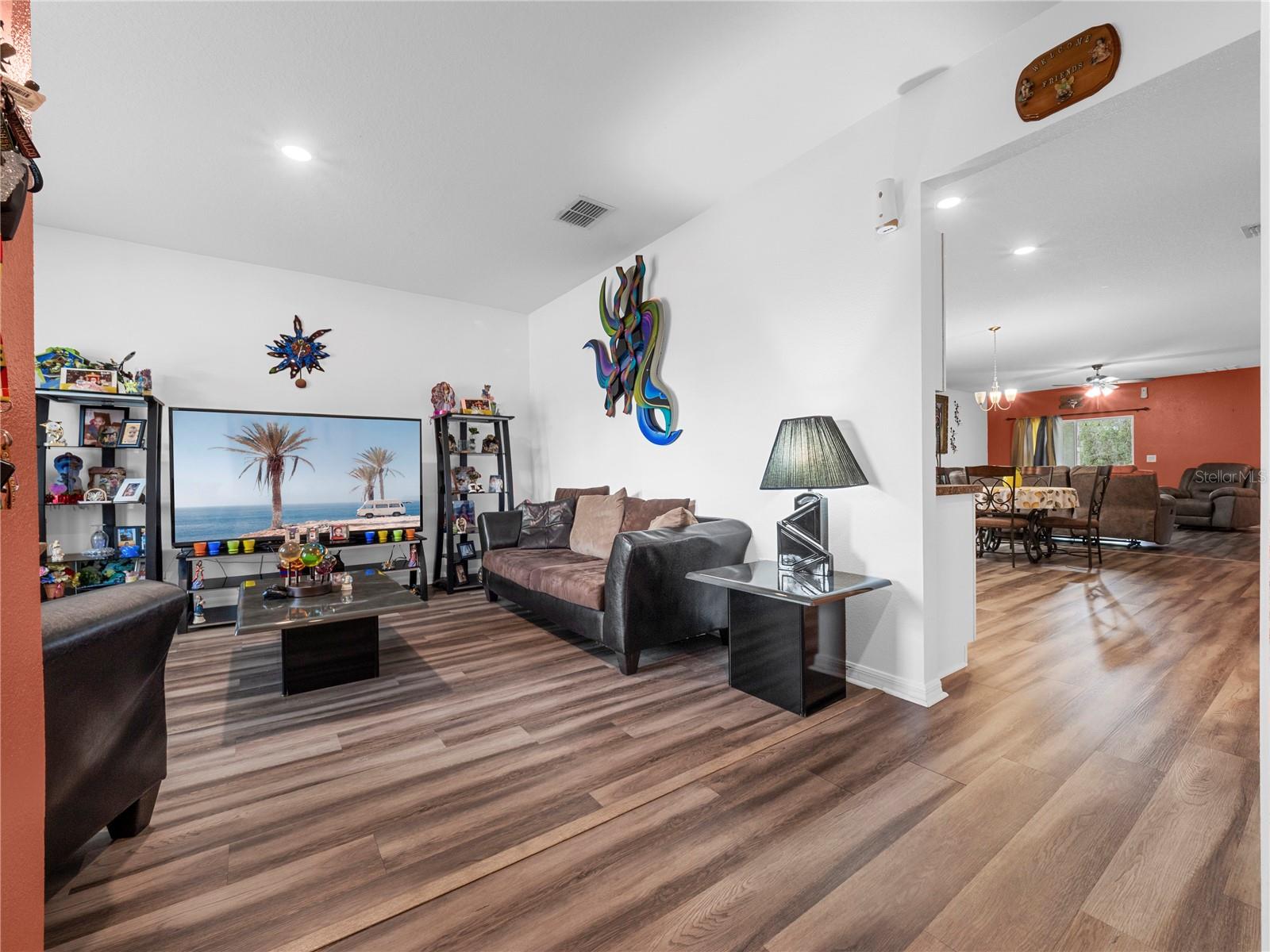 Listing photo id 6 for 13485 Resort Avenue