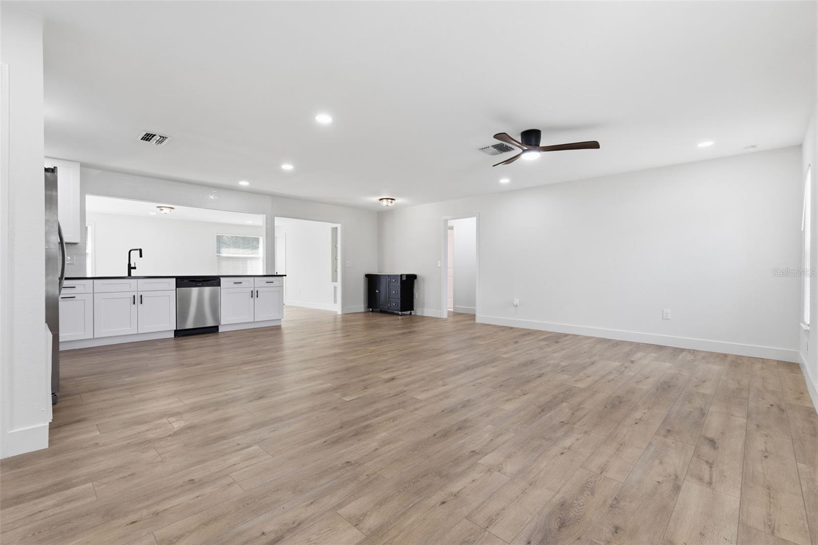 Image 16 of 46 For 11210 Mercedes Street