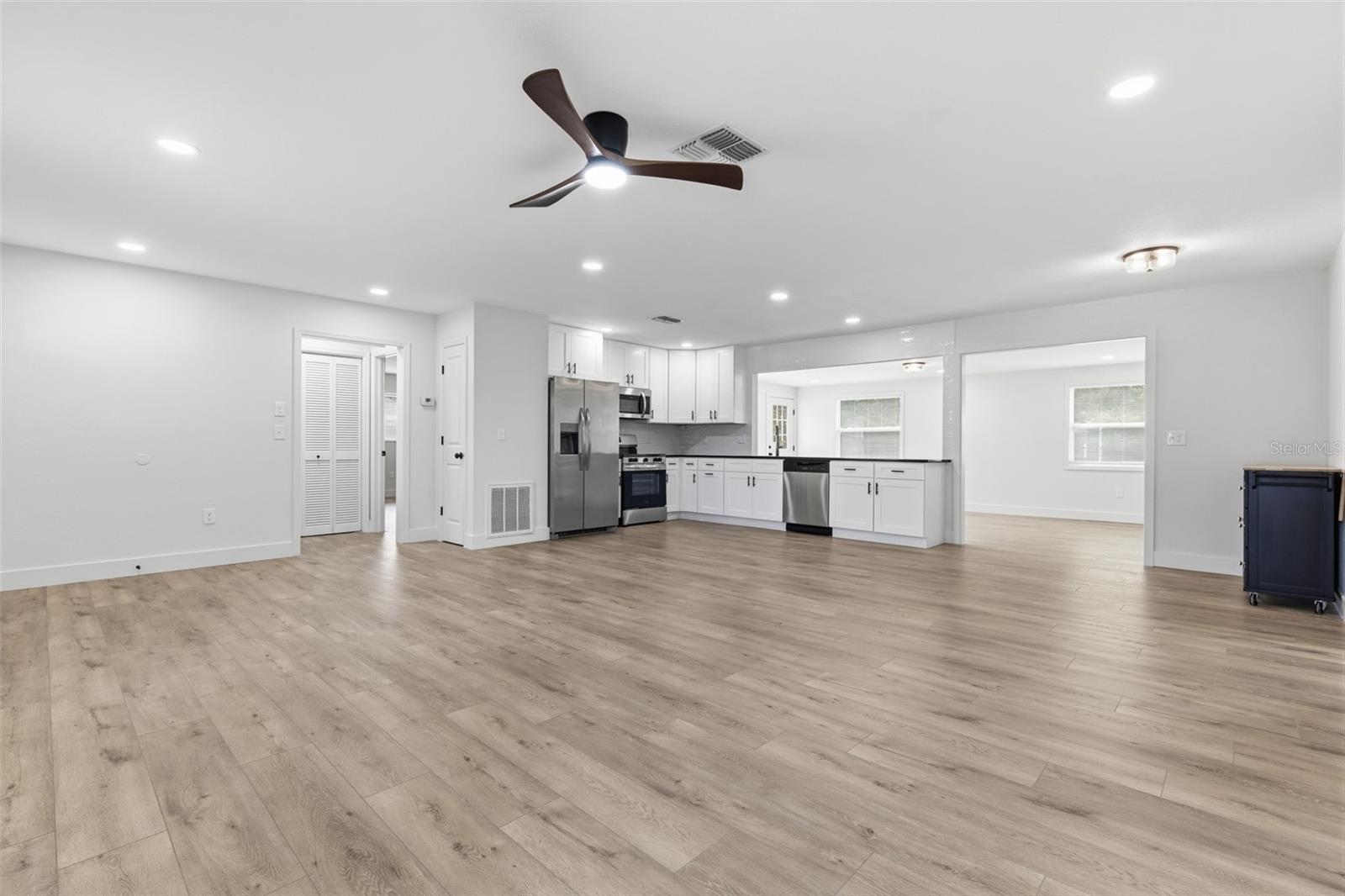 Image 17 of 46 For 11210 Mercedes Street