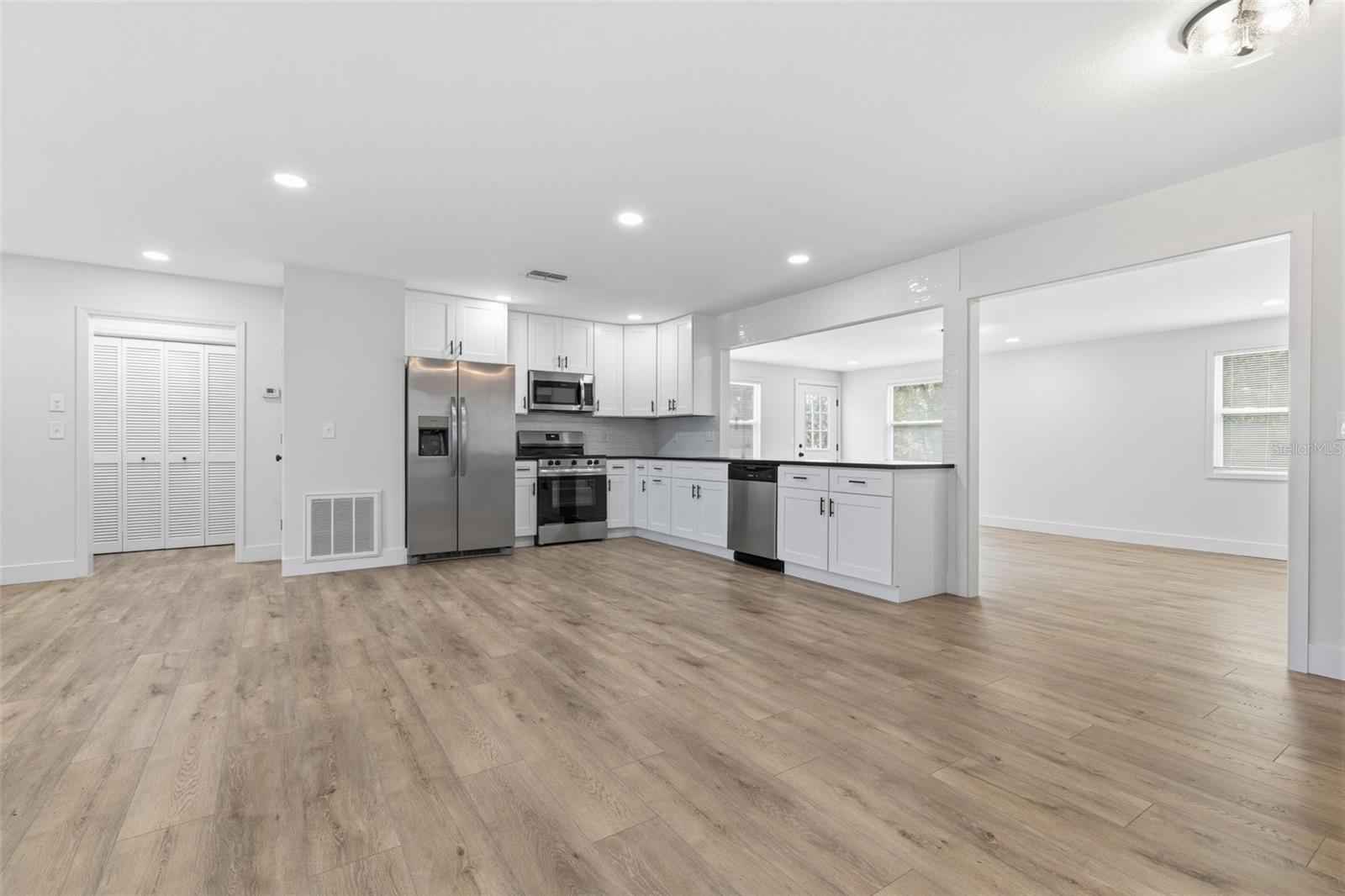 Image 19 of 46 For 11210 Mercedes Street