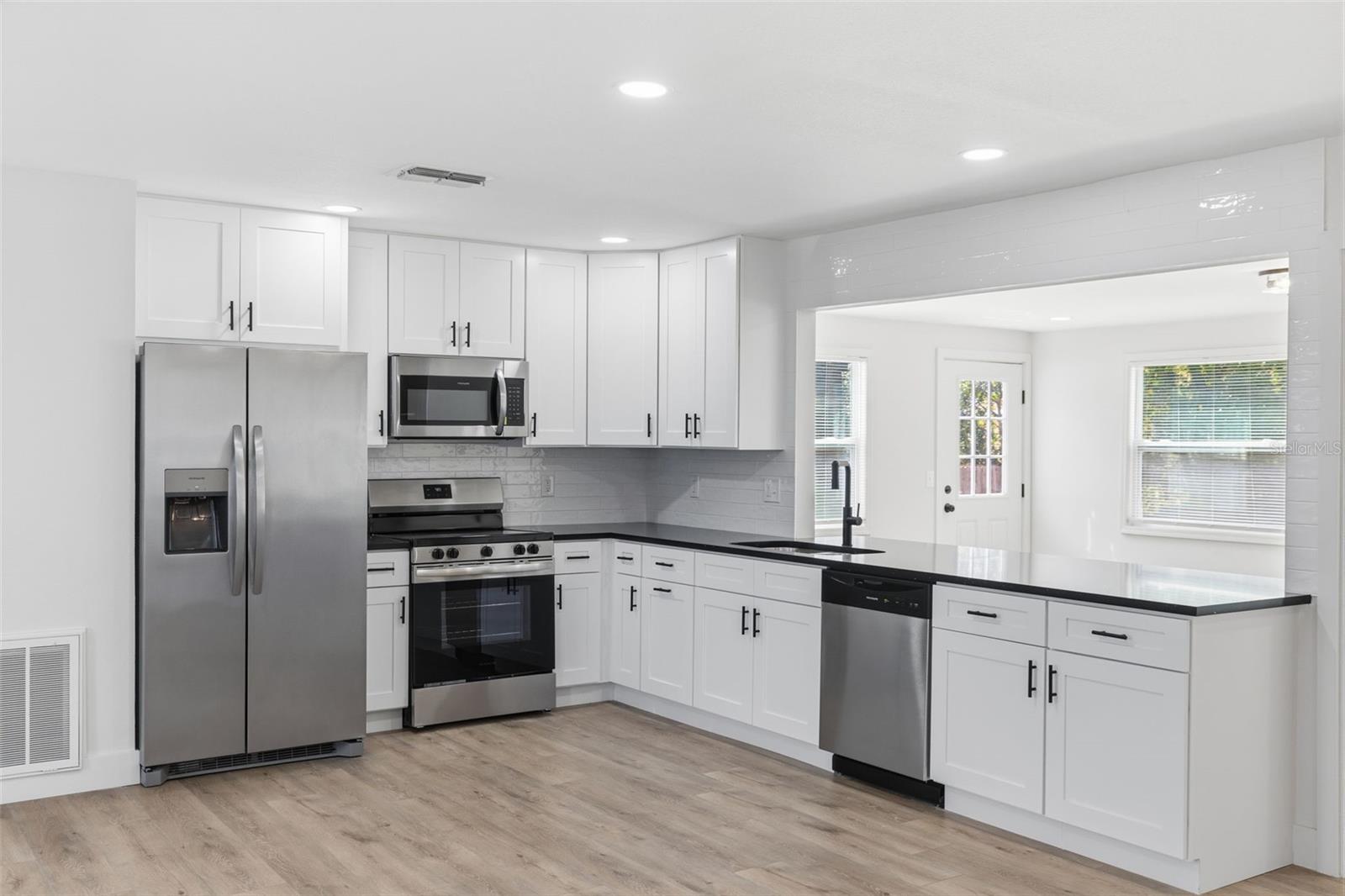 Image 20 of 46 For 11210 Mercedes Street