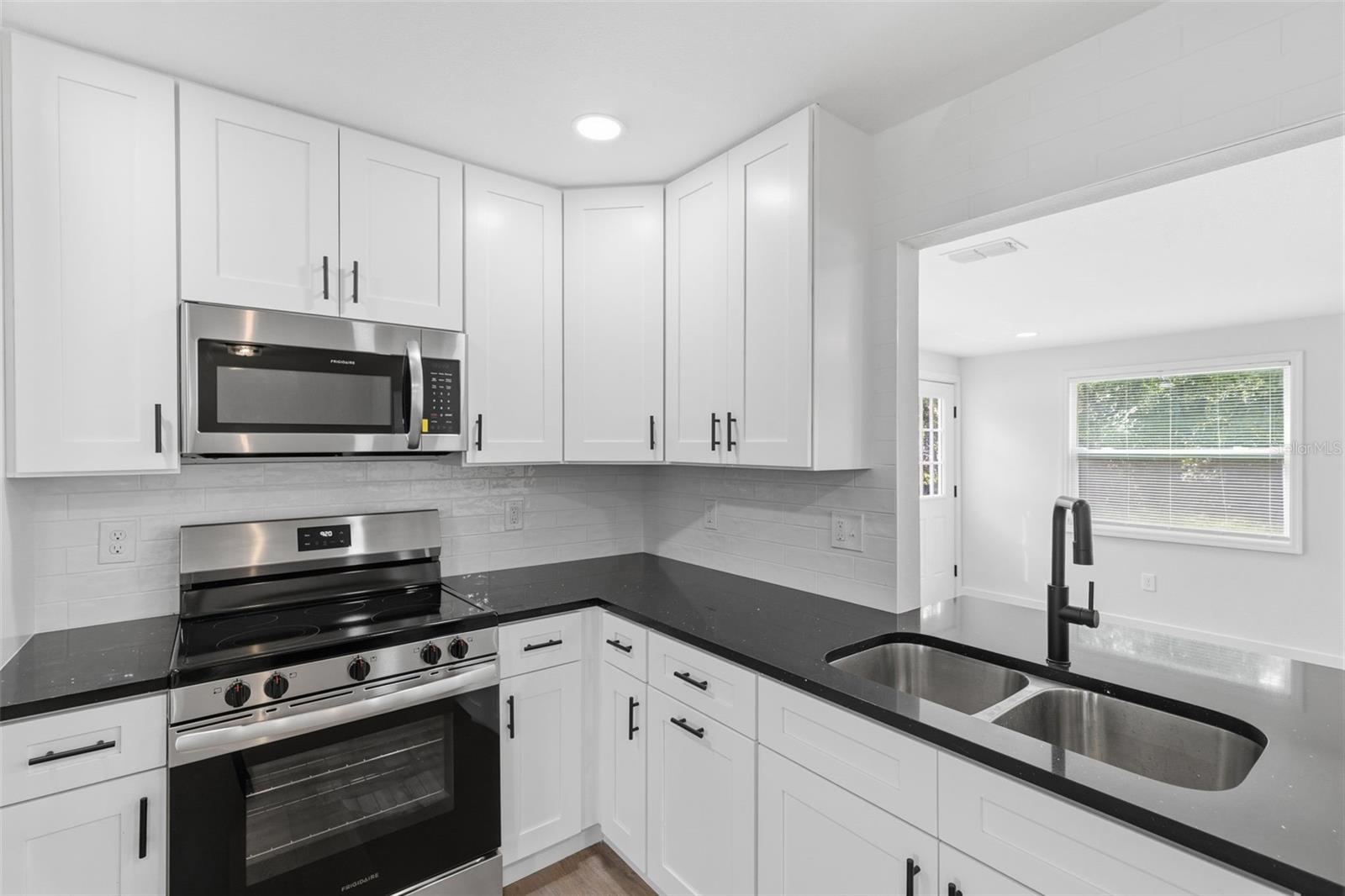 Image 22 of 46 For 11210 Mercedes Street