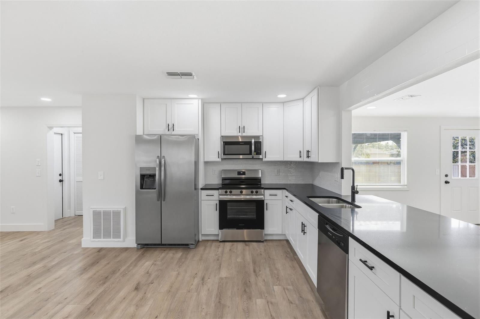 Image 24 of 46 For 11210 Mercedes Street