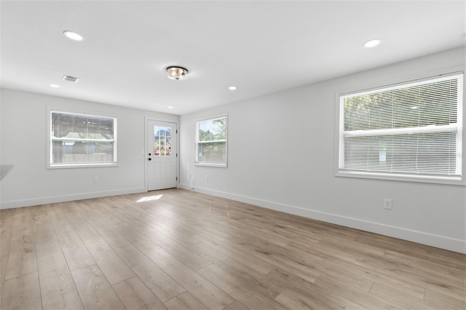 Image 38 of 46 For 11210 Mercedes Street