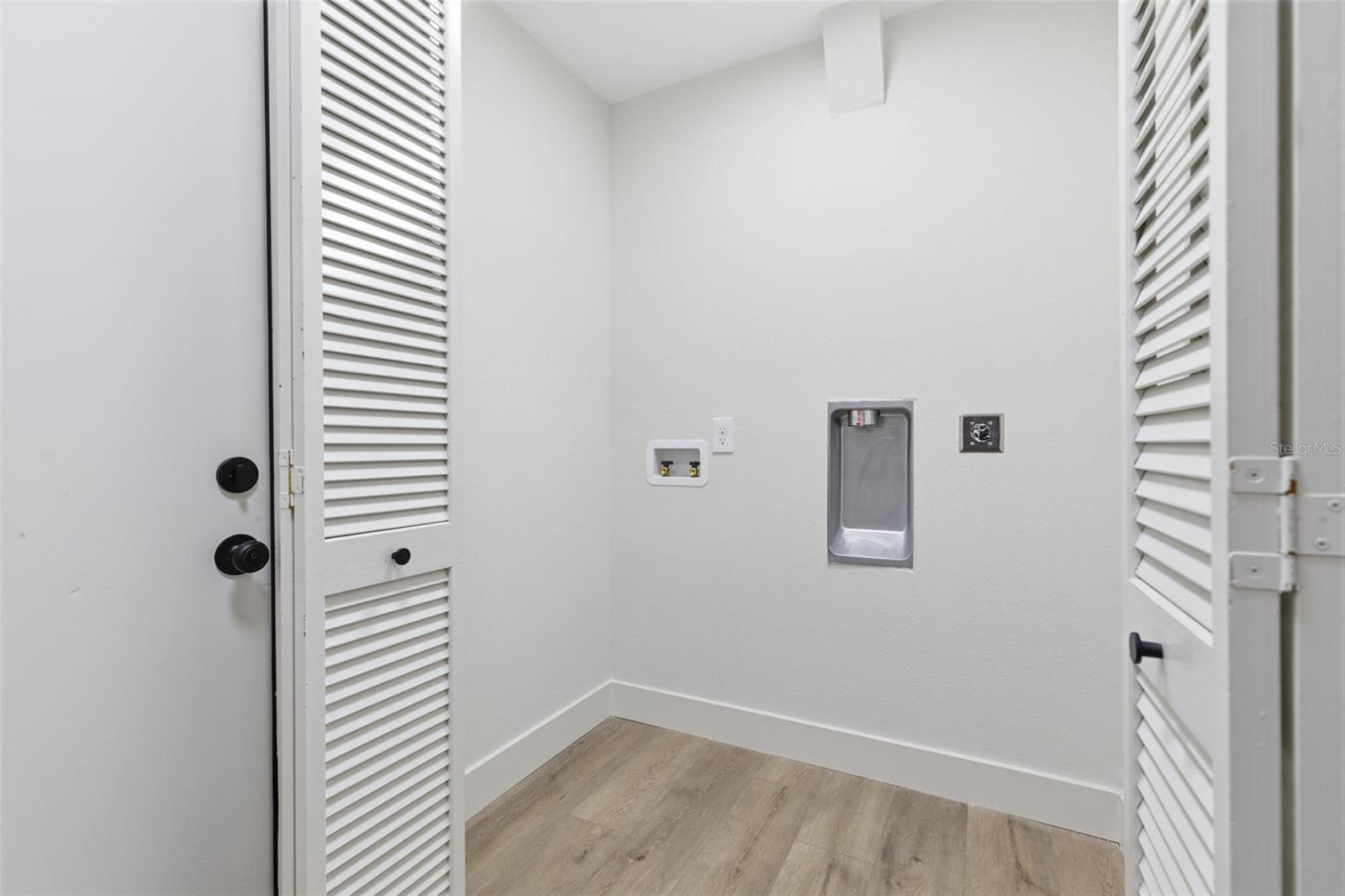 Image 42 of 46 For 11210 Mercedes Street