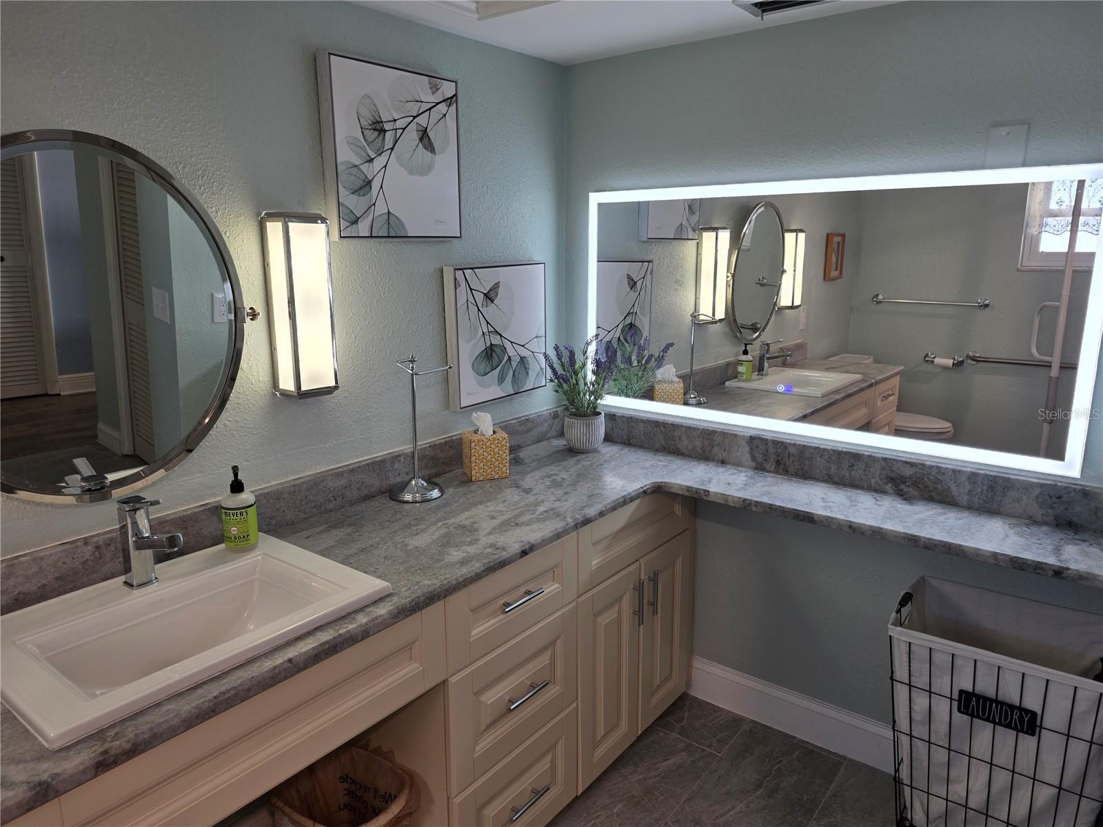 Image 21 of 62 For 5130 Brittany Drive S 301