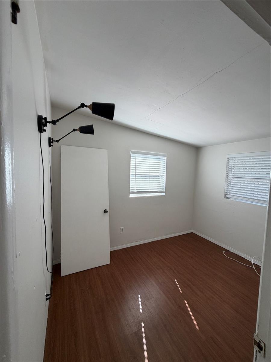 Image 8 of 9 For 972 Cedarwood Avenue