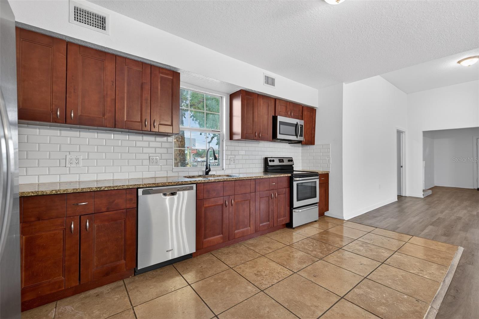 Image 10 of 28 For 105 Columbus Drive