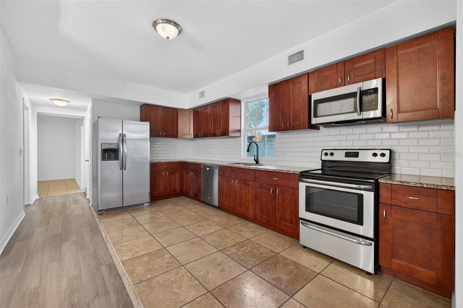 Image 11 of 28 For 105 Columbus Drive