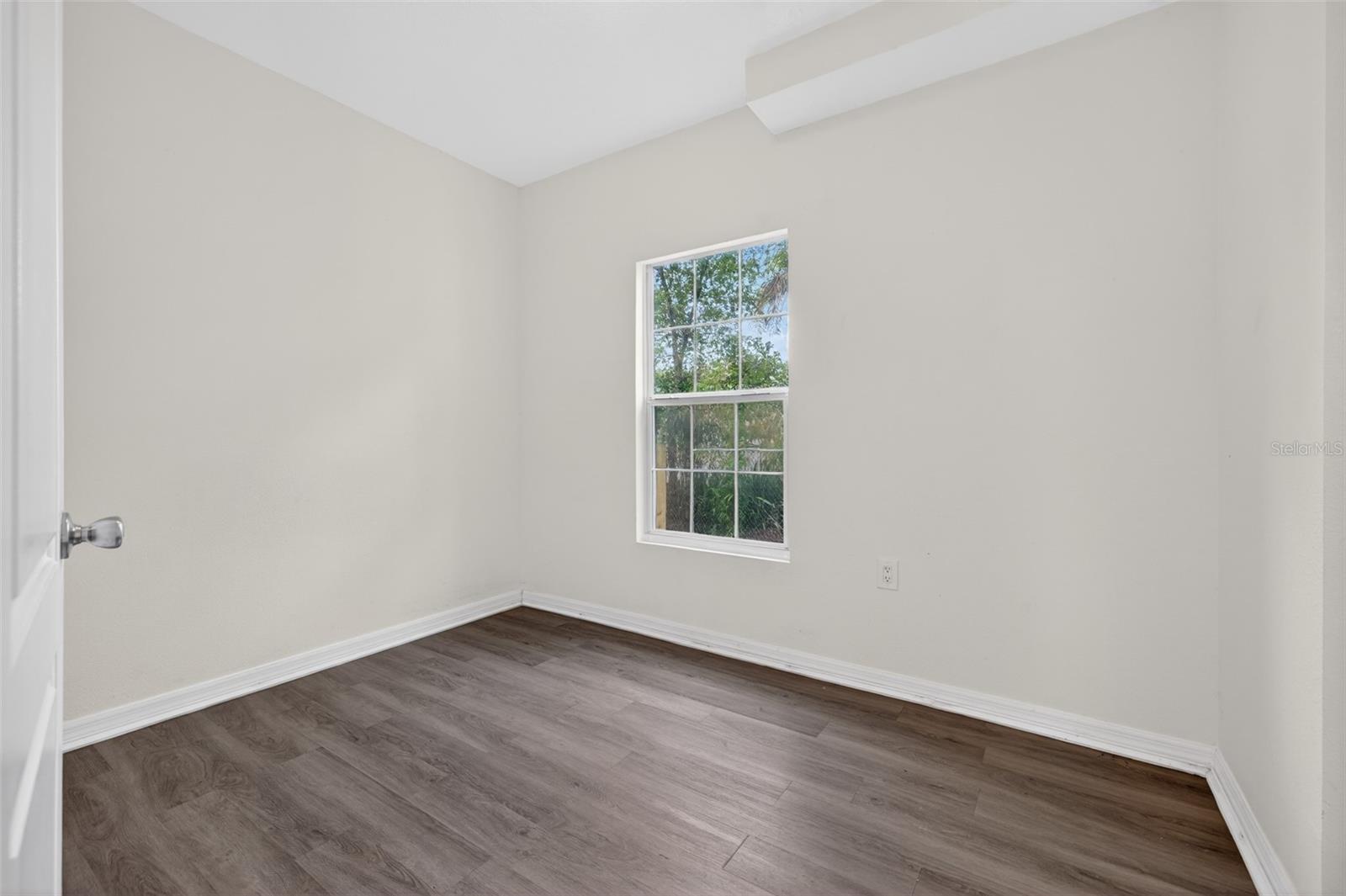 Image 12 of 28 For 105 Columbus Drive